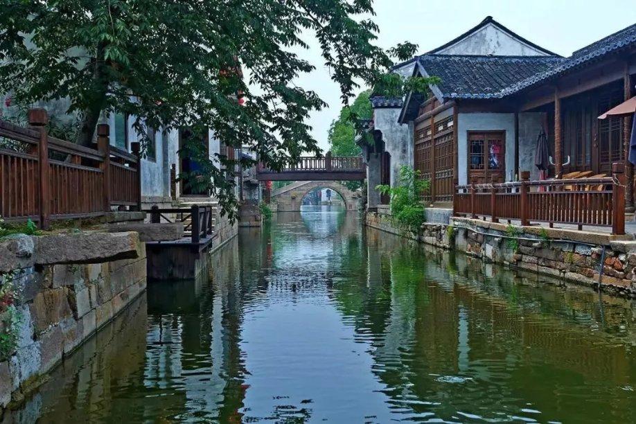 我想知道，这附图片是哪个动漫里的女主？游戏画面